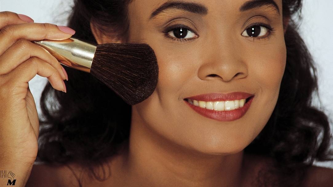 blush-a-maquiagem-para-a-mulher-depois-de-40-anos