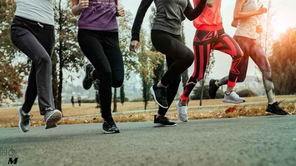 Mulheres correndo para entrar em forma